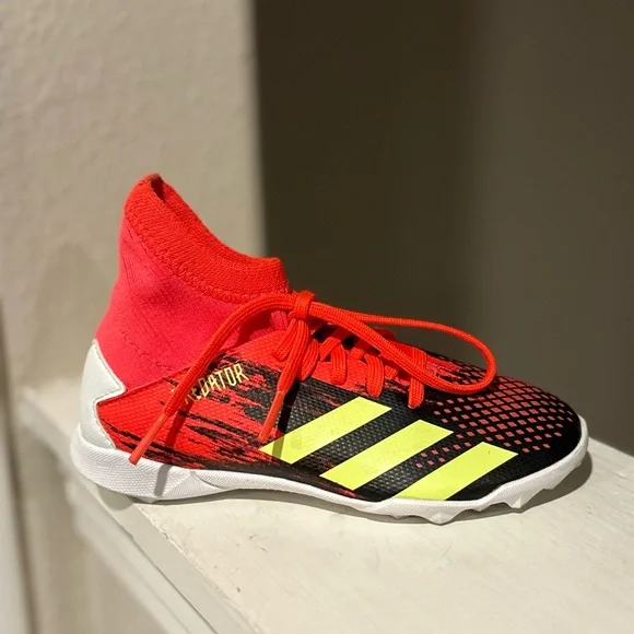 Adidas Predator 20.3 FG Kids Indoor Soccer Cleats Red FV3183 Toddler Sz 12 - Picture 2 of 9